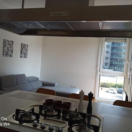 Appartamento Deluxe Con Parcheggio Gratuito เซกราเต ภายนอก รูปภาพ