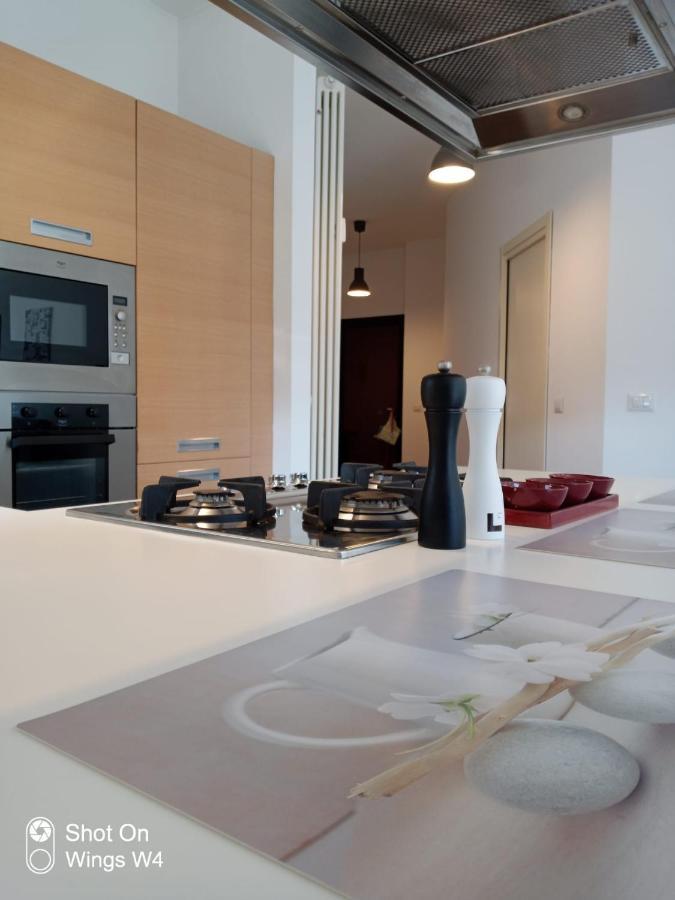 Appartamento Deluxe Con Parcheggio Gratuito เซกราเต ภายนอก รูปภาพ
