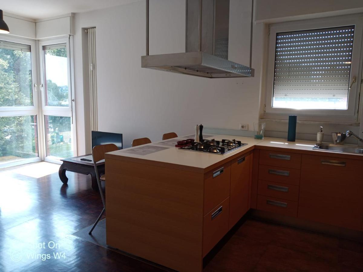 Appartamento Deluxe Con Parcheggio Gratuito เซกราเต ภายนอก รูปภาพ
