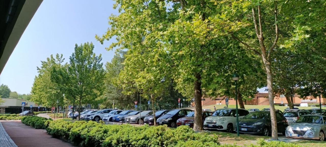 Appartamento Deluxe Con Parcheggio Gratuito เซกราเต ภายนอก รูปภาพ